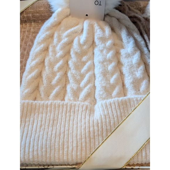 Nine West Scarf And Faux Fur Pom Beanie Set Ivory & Plaid NEW IN BOX - Picture 4 of 4